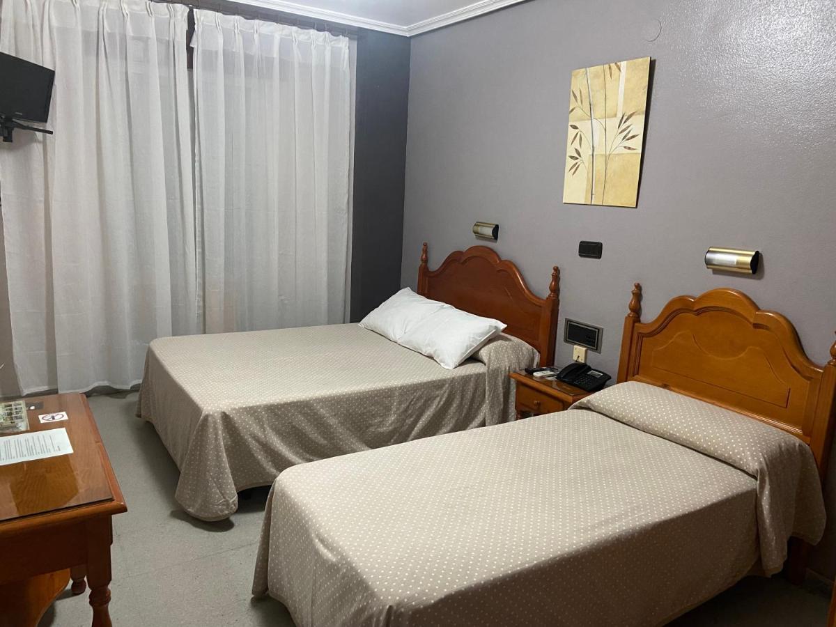 Hotel Lusitania, Centro Ciudad, Parking Privado Merida Bagian luar foto