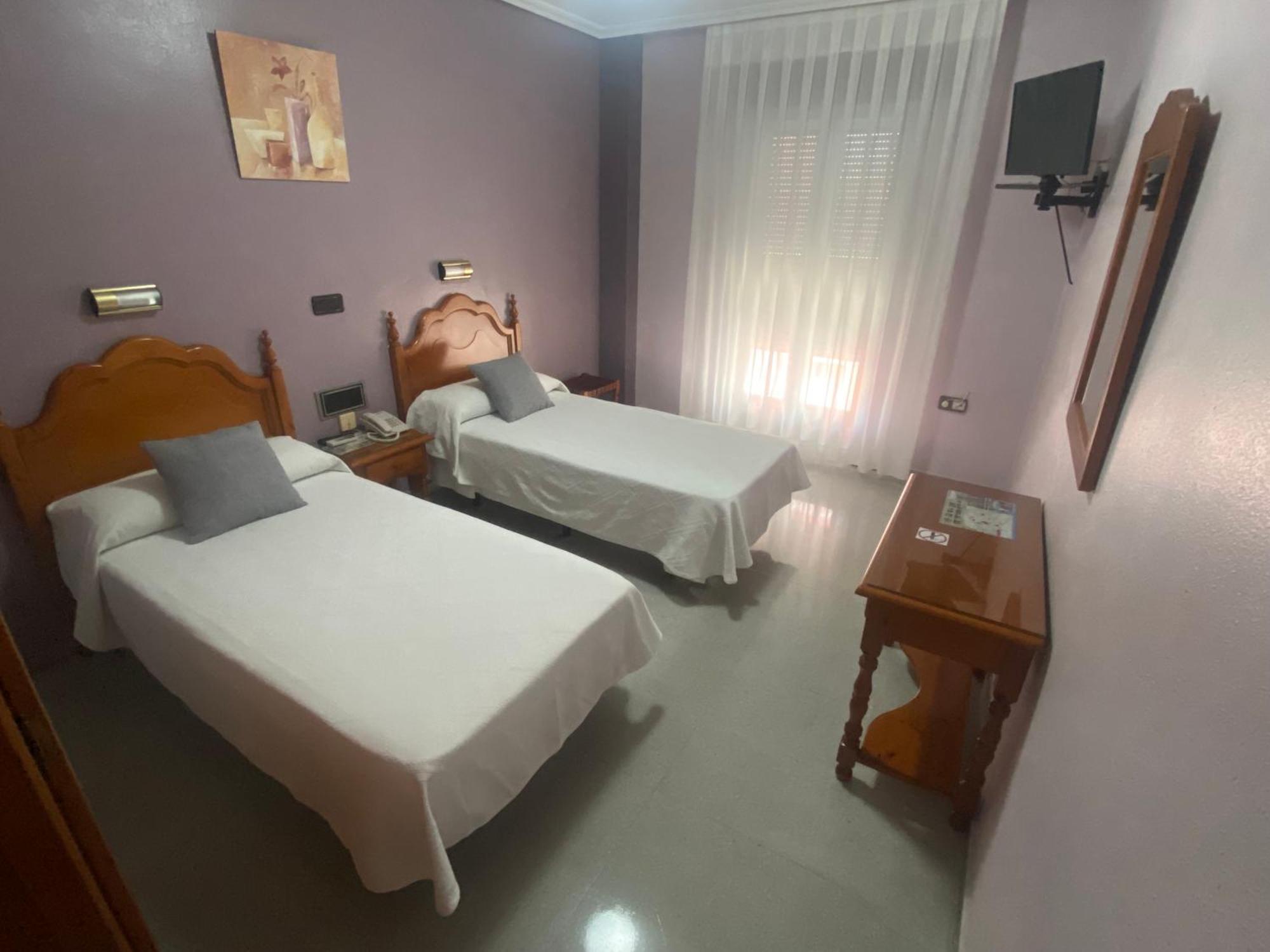 Hotel Lusitania, Centro Ciudad, Parking Privado Merida Ruang foto