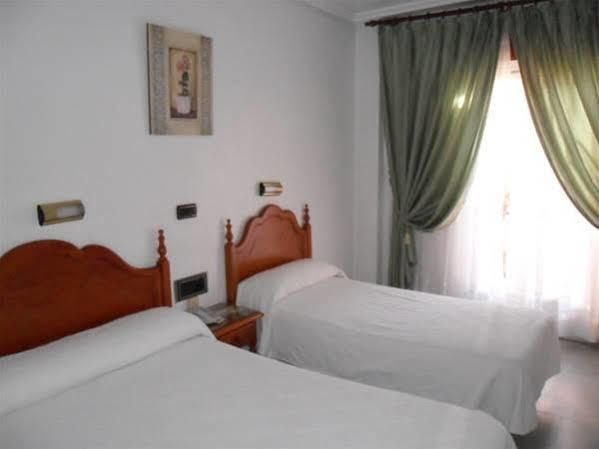 Hotel Lusitania, Centro Ciudad, Parking Privado Merida Bagian luar foto