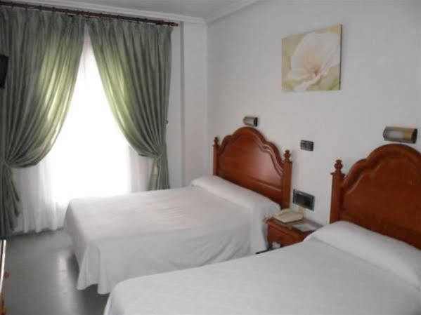 Hotel Lusitania, Centro Ciudad, Parking Privado Merida Bagian luar foto