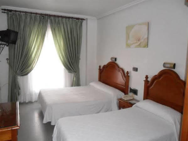 Hotel Lusitania, Centro Ciudad, Parking Privado Merida Bagian luar foto
