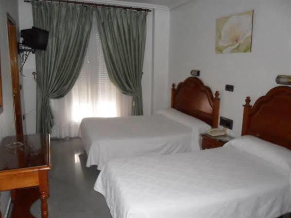 Hotel Lusitania, Centro Ciudad, Parking Privado Merida Bagian luar foto