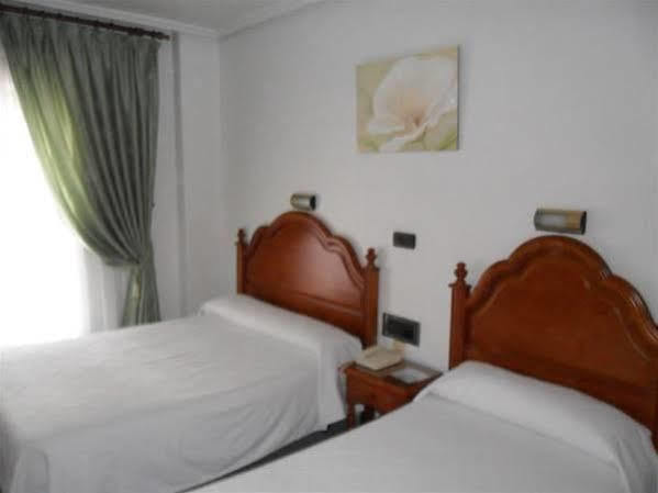 Hotel Lusitania, Centro Ciudad, Parking Privado Merida Bagian luar foto